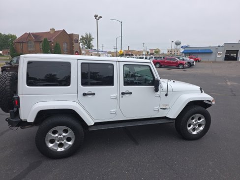 Used 2015 Jeep Wrangler Unlimited Sahara w/ Connectivity Group image 15