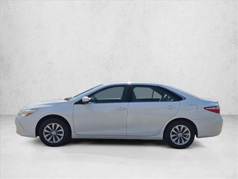 Used 2016 Toyota Camry LE image 6