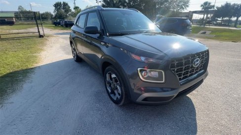 Used 2023 Hyundai Venue SEL image 2