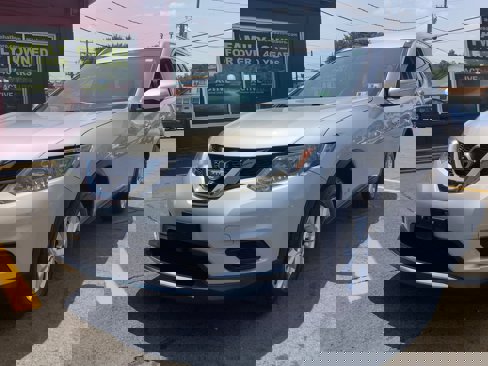 Used 2015 Nissan Rogue SV image 3