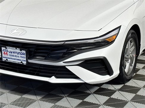 New 2025 Hyundai Elantra SE image 9