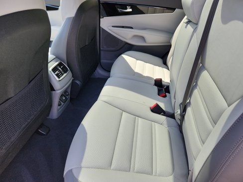 Used 2018 Kia Sorento SX image 5