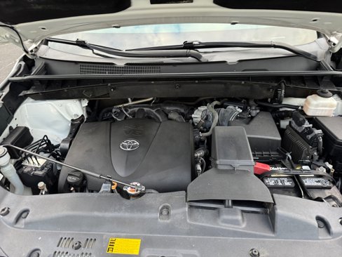 Used 2019 Toyota Highlander XLE image 18