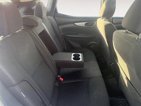 Used 2021 Nissan Rogue Sport S image 25