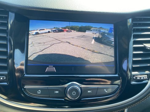 Used 2022 Chevrolet Trax LT w/ LT Convenience Package image 24