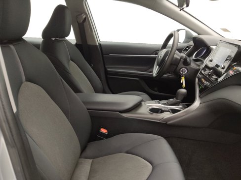 Used 2022 Toyota Camry LE image 21
