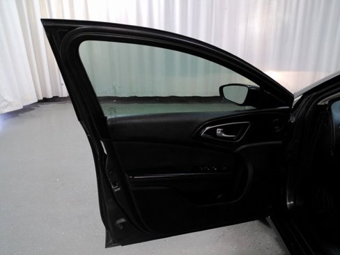 Used 2015 Chrysler 200 Limited w/ Convenience Group image 15