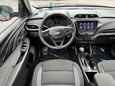 Used 2022 Chevrolet TrailBlazer LT w/ Convenience Package image 9