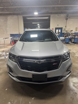 Used 2023 Chevrolet Equinox RS image 2