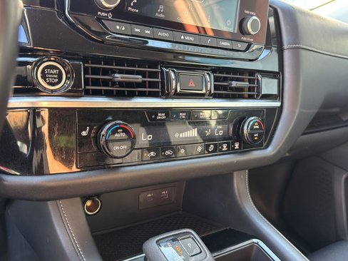 Used 2023 Nissan Pathfinder SV image 22