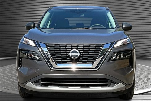 Used 2023 Nissan Rogue S image 2