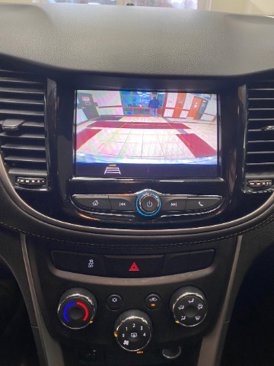 Used 2020 Chevrolet Trax LT w/ LT Convenience Package image 18