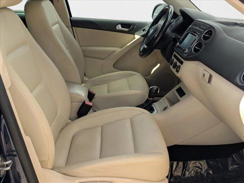 Used 2014 Volkswagen Tiguan SE image 17
