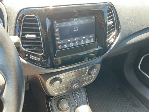 Used 2021 Jeep Compass Latitude image 34