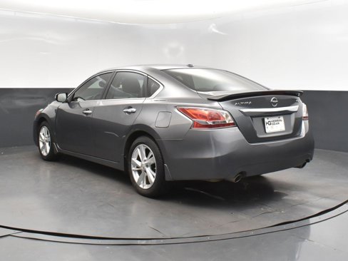Used 2015 Nissan Altima 2.5 SV w/ Convenience Package image 5