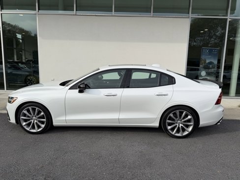 Used 2021 Volvo S60 T5 Momentum w/ Premium Package image 2