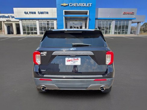 Used 2022 Ford Explorer XLT w/ Equipment Group 202A image 8