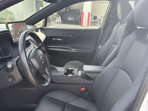 Used 2023 Toyota Venza XLE image 10