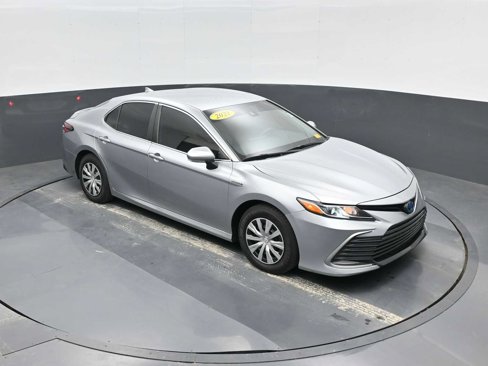 Used 2021 Toyota Camry LE image 1