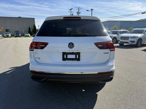 Certified 2022 Volkswagen Tiguan SE image 4