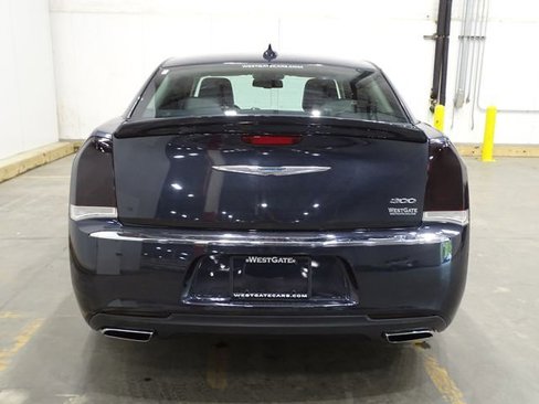 Used 2017 Chrysler 300 Limited image 4