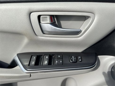 Used 2017 Toyota Camry LE image 26