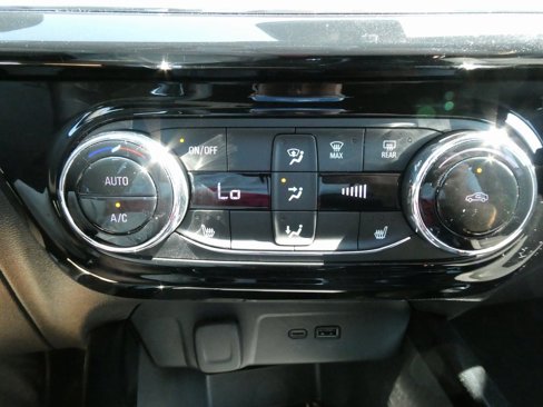 Certified 2025 Chevrolet Trax RS image 22