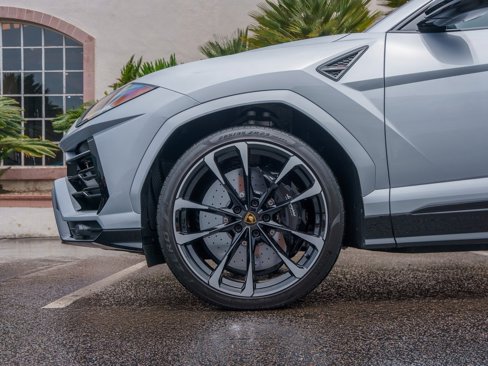 Used 2022 Lamborghini Urus image 9