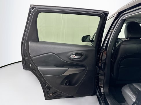 Used 2021 Jeep Cherokee Limited w/ Elite Package image 28