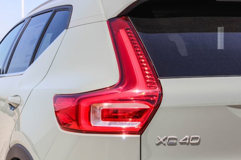 Used 2024 Volvo XC40 B5 Plus w/ Climate Package image 9