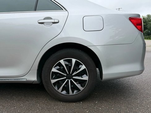 Used 2012 Toyota Camry L image 9