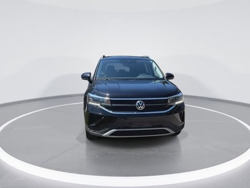 Certified 2022 Volkswagen Taos SE w/ IQ.Drive SE Package image 3