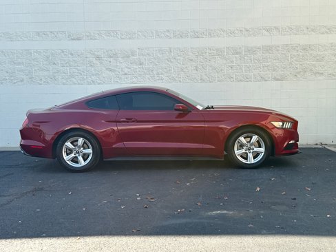 Used 2017 Ford Mustang Coupe image 7