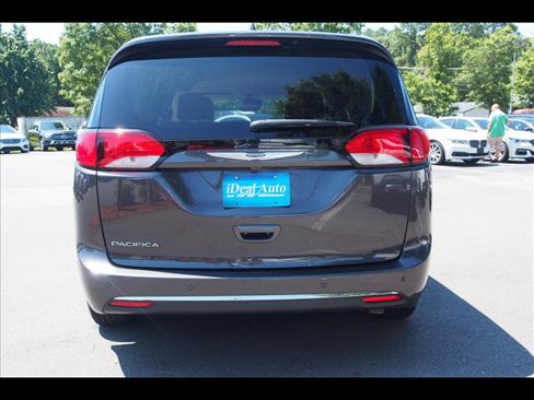 Used 2019 Chrysler Pacifica Touring-L Plus w/ Advanced Safetytec Group image 4