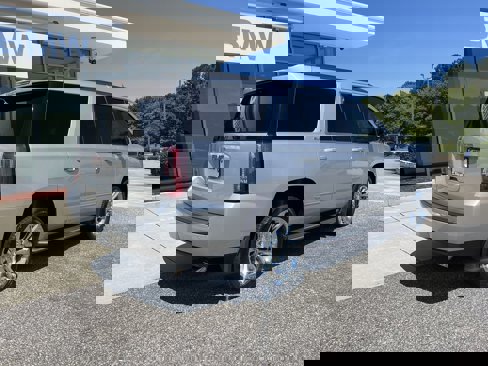 Used 2018 GMC Yukon SLT w/ Premium Edition image 8