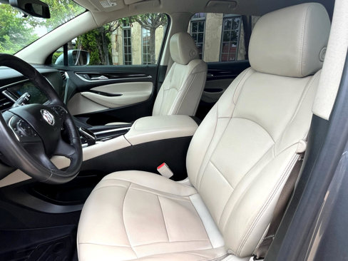 Used 2020 Buick Enclave Essence image 29