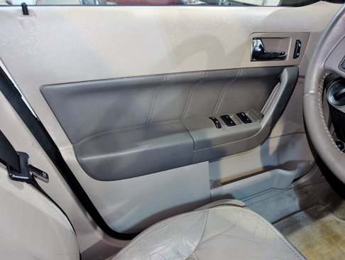 Used 2010 Ford Focus SEL image 29