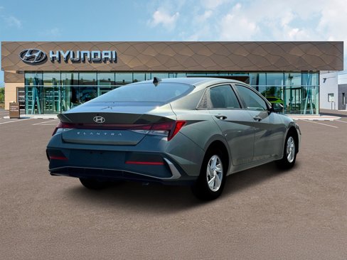 New 2025 Hyundai Elantra SE image 7