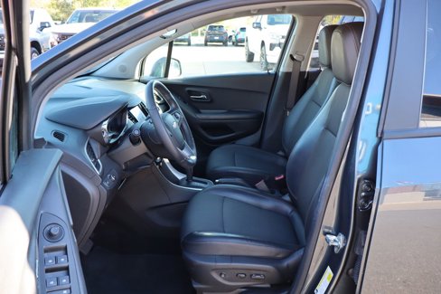 Used 2022 Chevrolet Trax LT w/ LT Convenience Package image 7