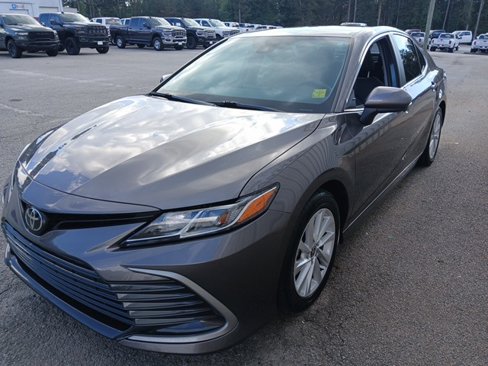 Used 2022 Toyota Camry LE image 7