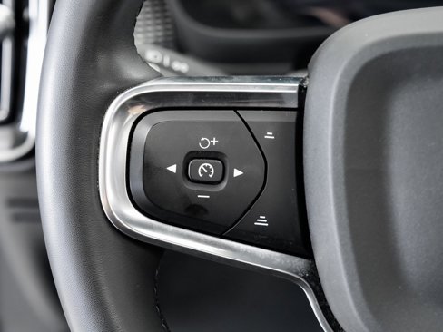 Used 2022 Volvo XC40 P8 Recharge Plus image 13