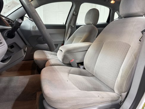 Used 2005 Buick LaCrosse CX image 9