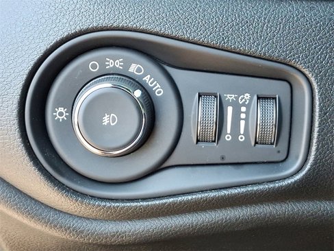 Used 2021 Jeep Renegade Latitude image 24