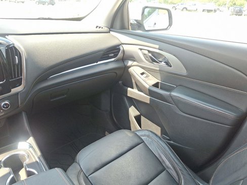 Used 2020 Chevrolet Traverse LT image 16