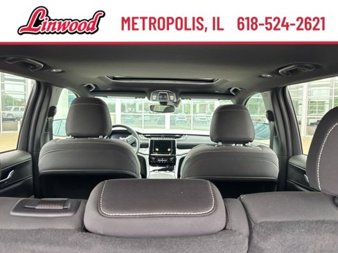 Used 2024 Jeep Grand Cherokee Laredo X image 14