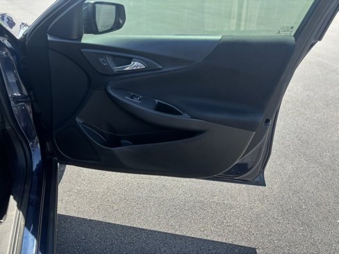 Used 2017 Chevrolet Malibu LT image 10