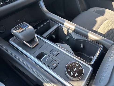 Used 2022 Nissan Pathfinder SV w/ SV Premium Package image 19