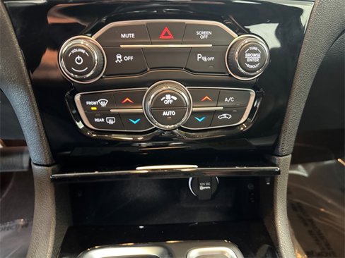 Used 2023 Chrysler 300 Touring L image 15