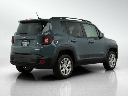 Used 2017 Jeep Renegade Latitude w/ Cold Weather Group image 5