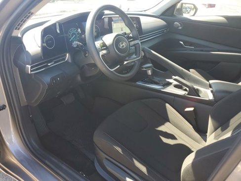 Used 2024 Hyundai Elantra SEL image 17